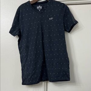 Hollister Men's Dark Blue Patterned V-Neck Tee